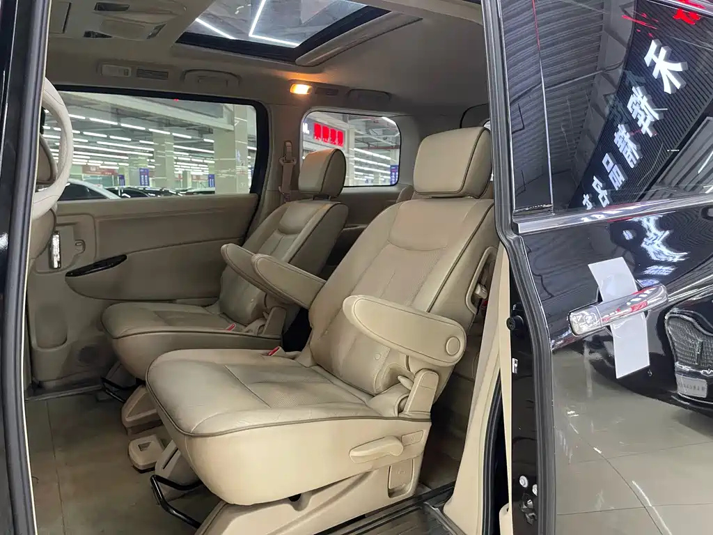 NISSAN QUEST 2016