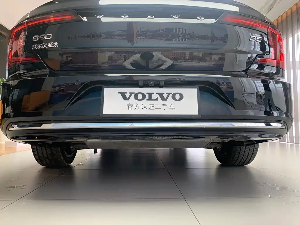 VOLVO S90 2023