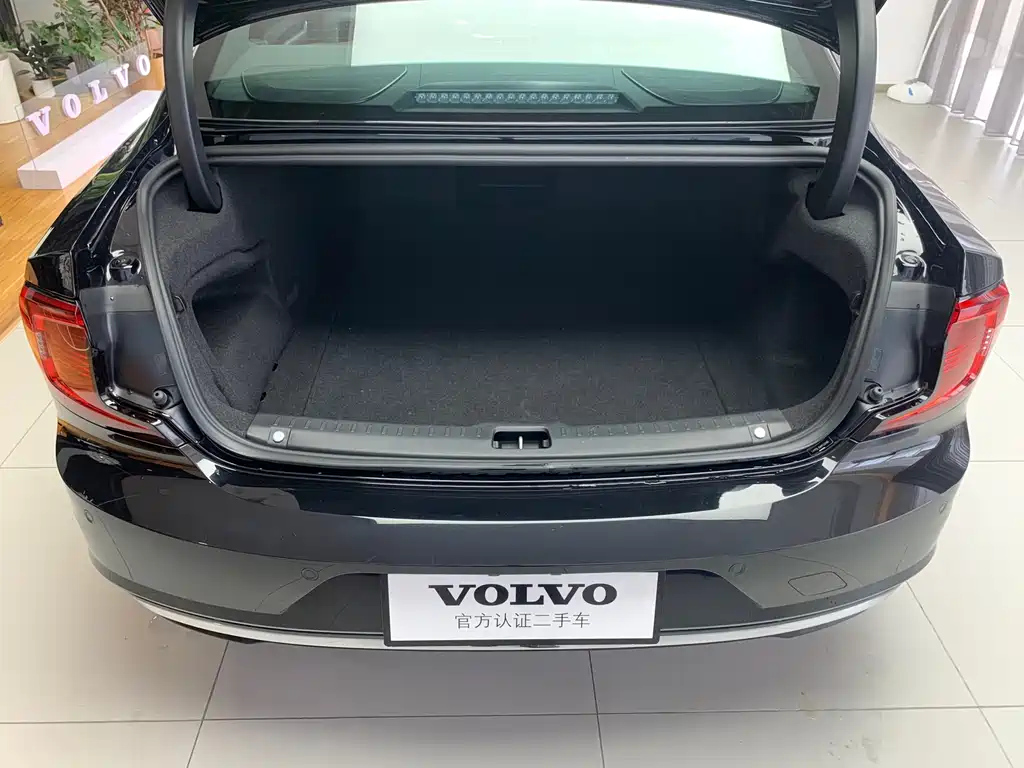 VOLVO S90 2023
