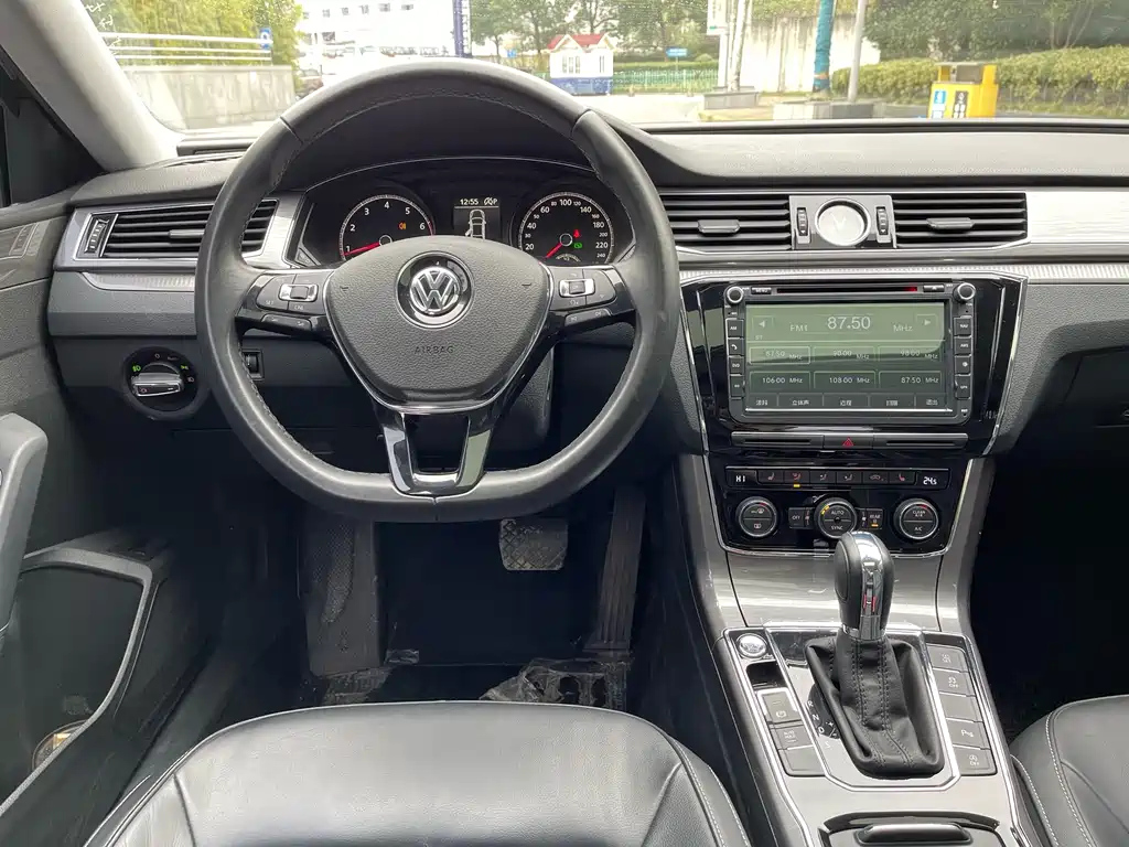 VOLKSWAGEN PASSAT 2018