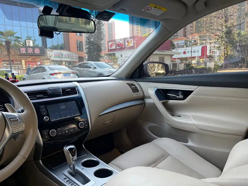 NISSAN TEANA 2018