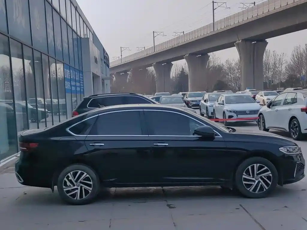 VOLKSWAGEN LAVIDA 2023