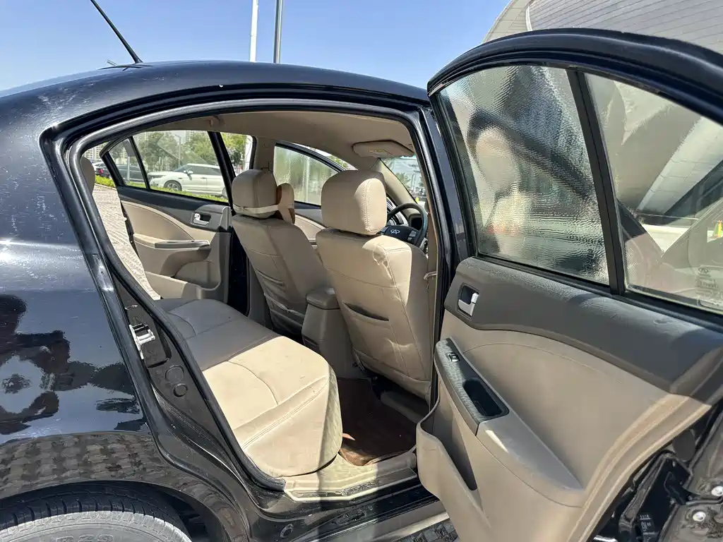 CHERY E5 2012