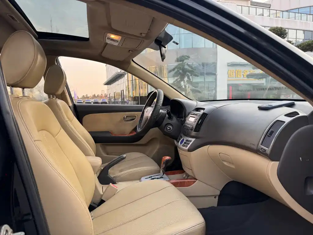 HYUNDAI CELESTA 2009
