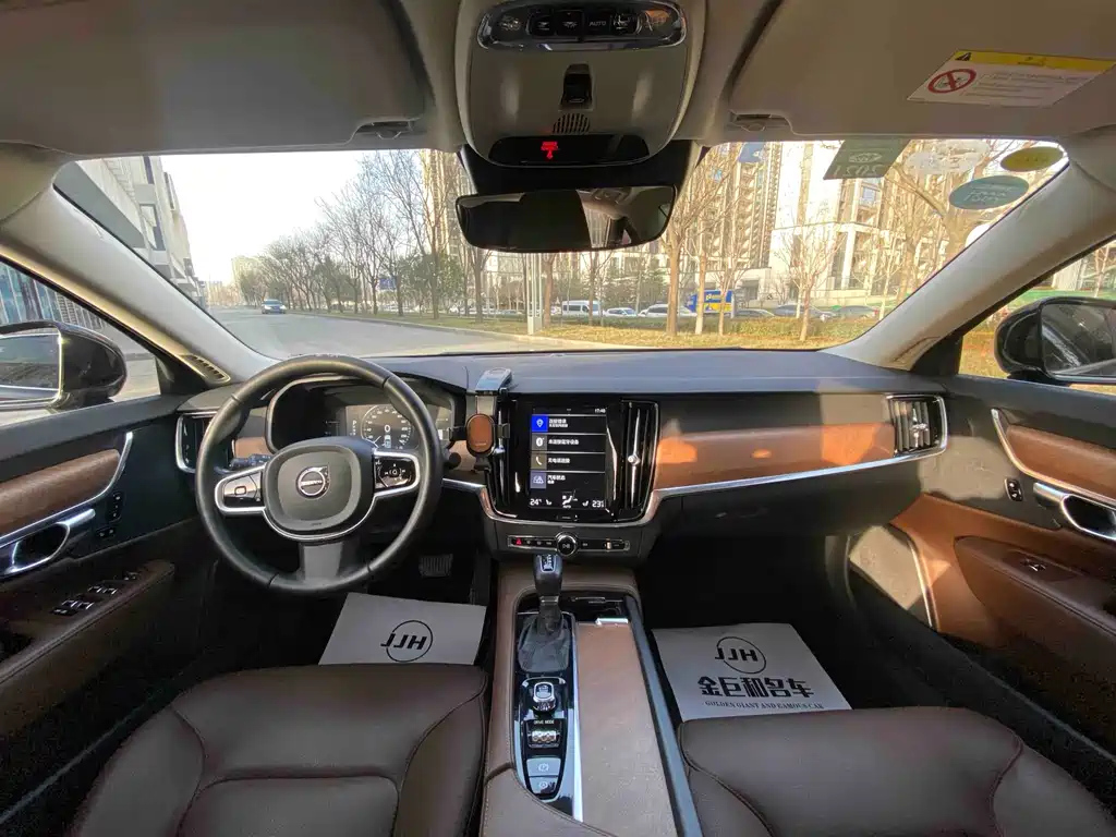 VOLVO S90 2019