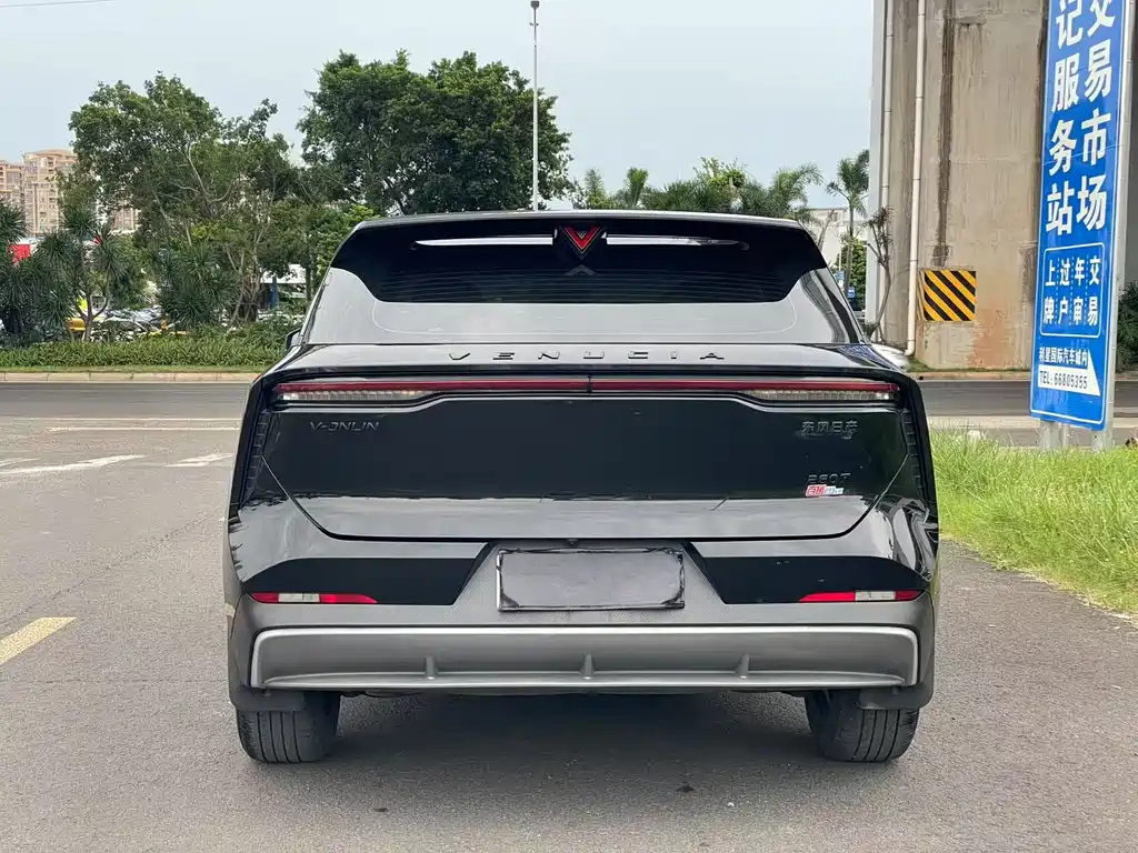 VENUCIA BIG V 2022