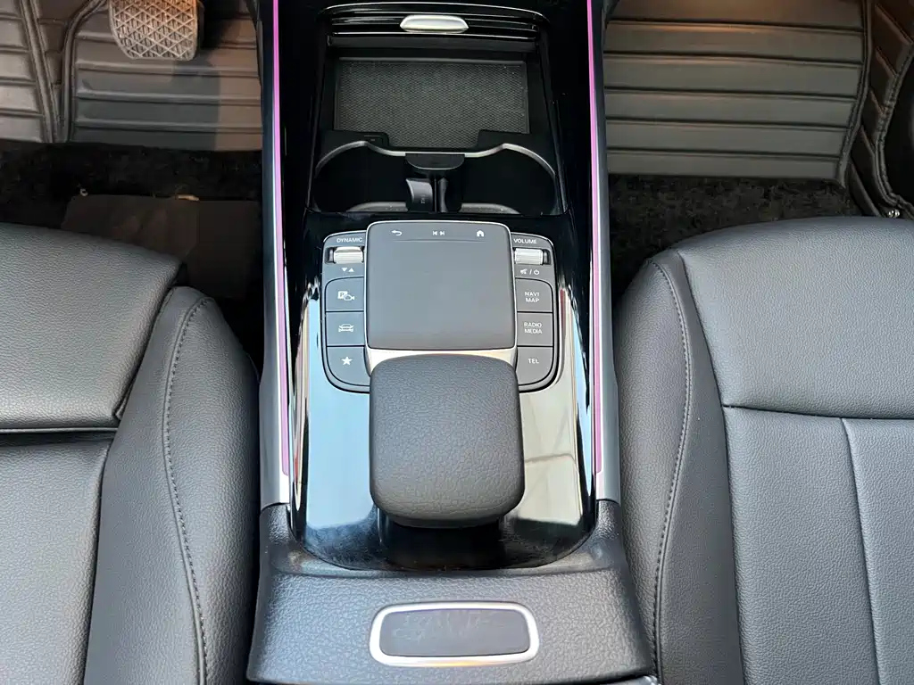 MERCEDES BENZ GLB 2024