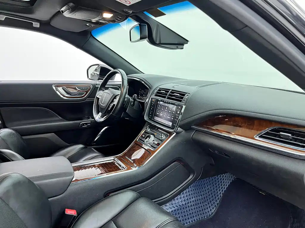 LINCOLN CONTINENTAL 2021