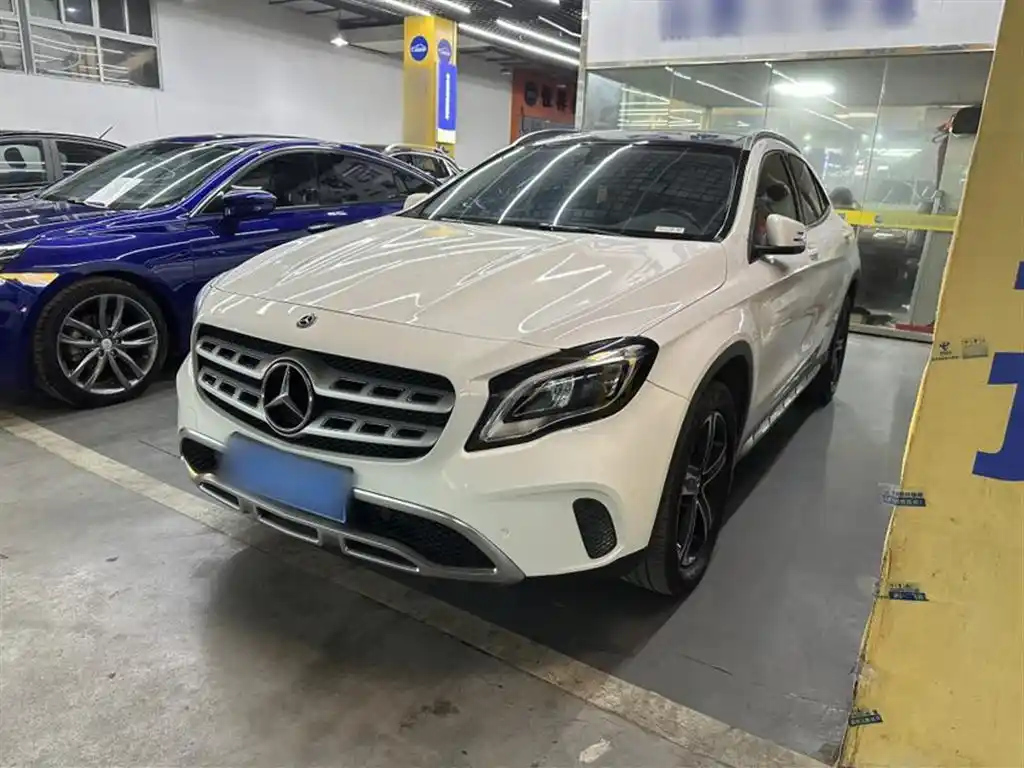 MERCEDES BENZ GLA 2018