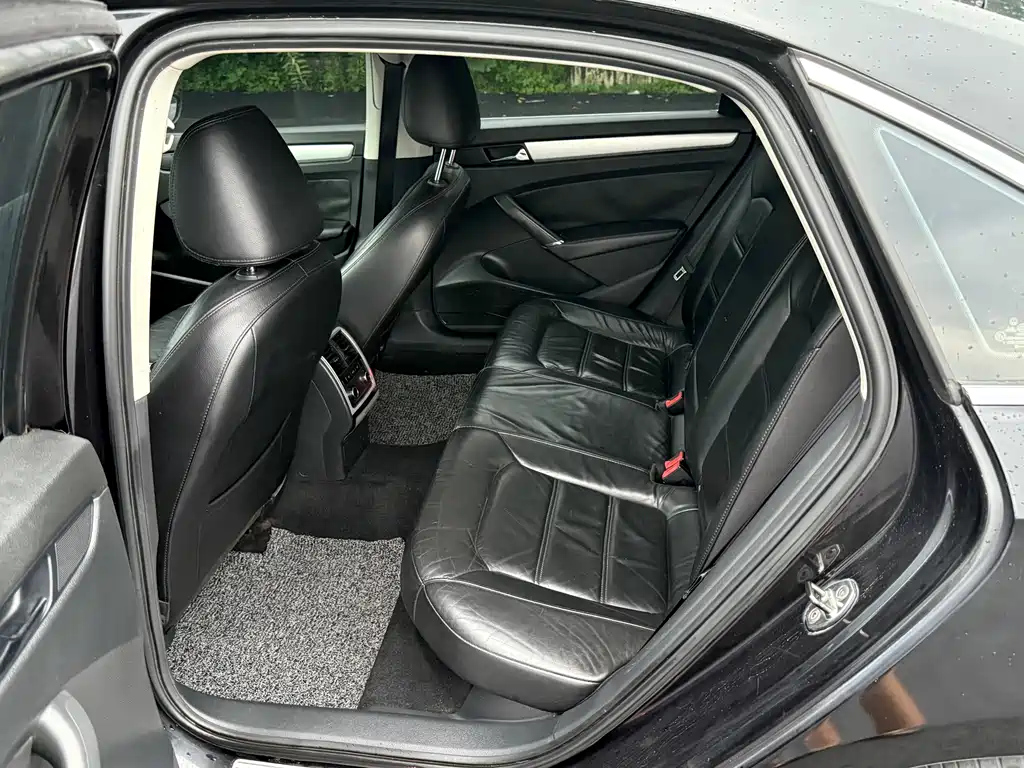 VOLKSWAGEN PASSAT 2013
