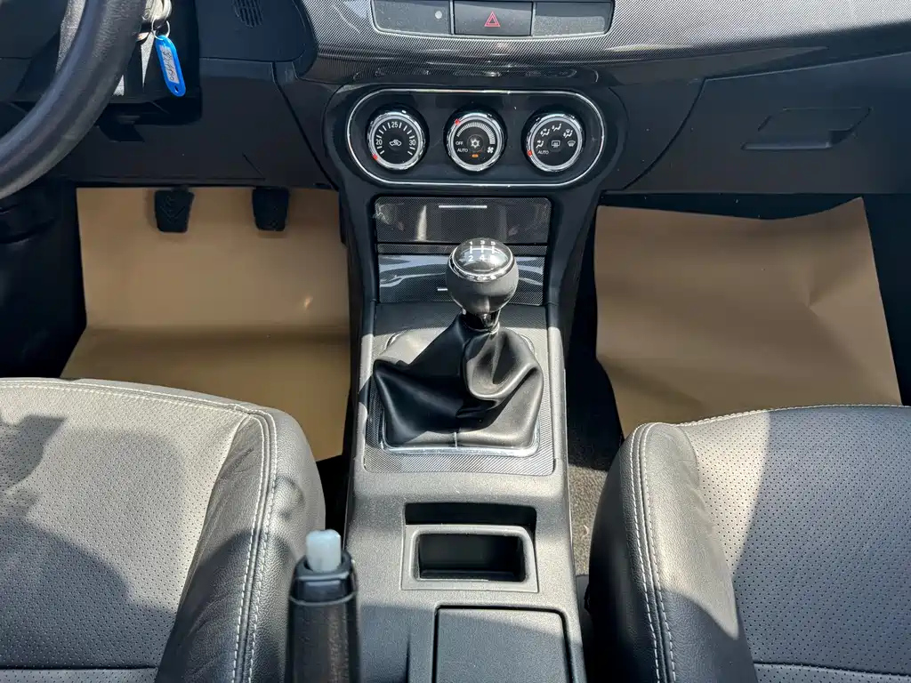 MITSUBISHI LANCER EX 2011