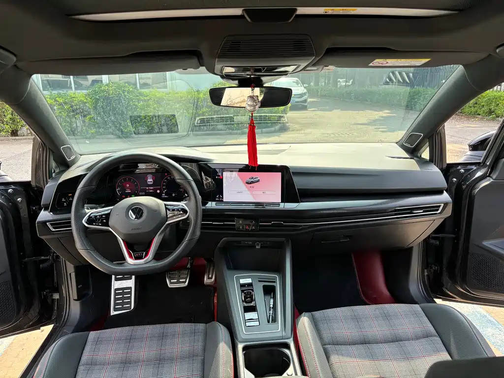 VOLKSWAGEN GOLF 2022
