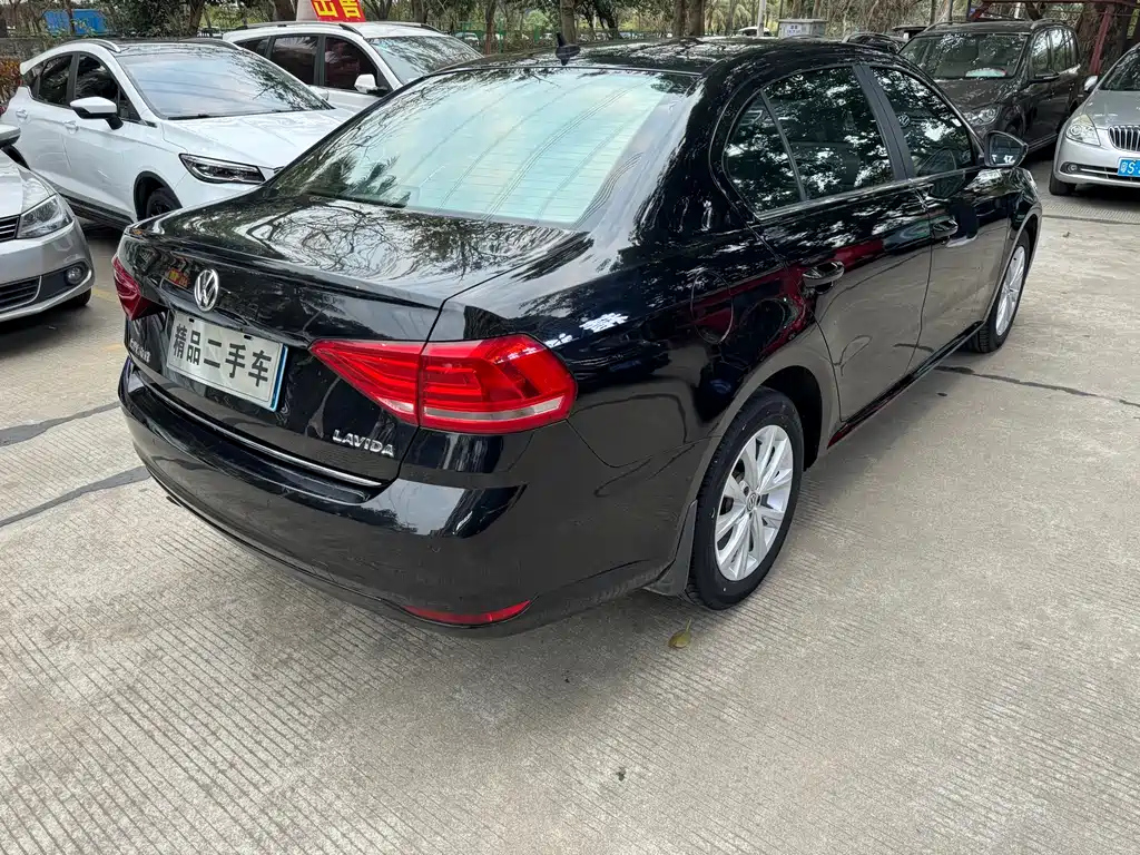 VOLKSWAGEN LAVIDA 2016