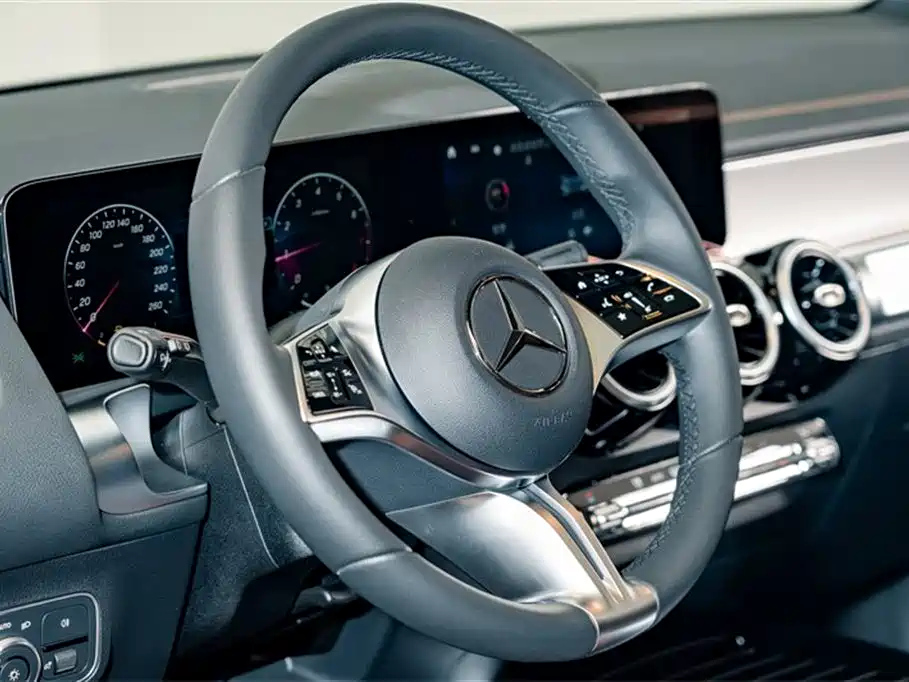 MERCEDES BENZ GLB 2024