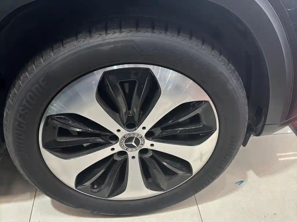 MERCEDES BENZ GLB 2023