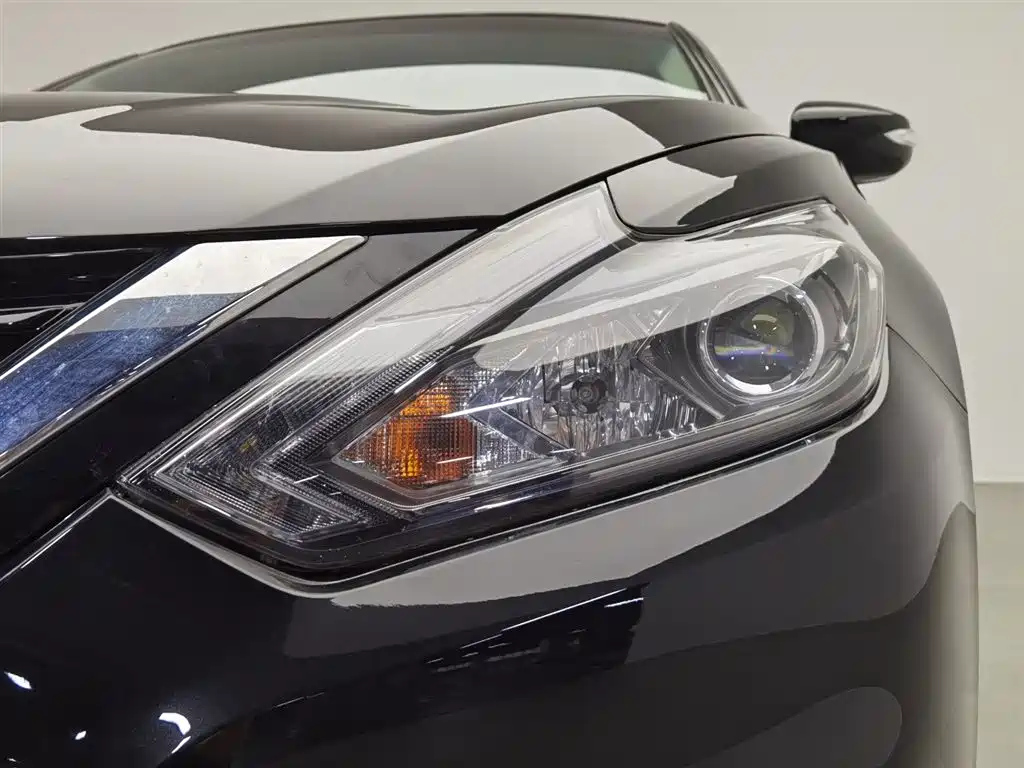 NISSAN TEANA 2018