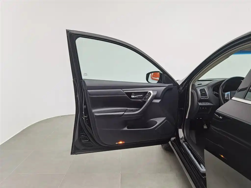 NISSAN TEANA 2018