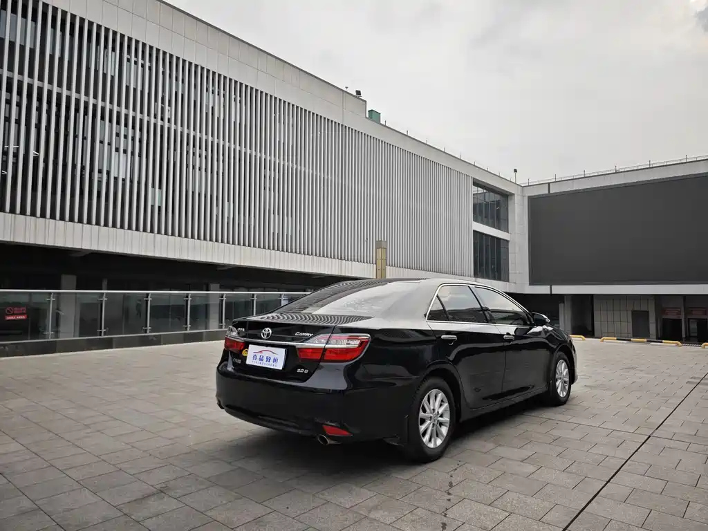 TOYOTA CAMRY 2016