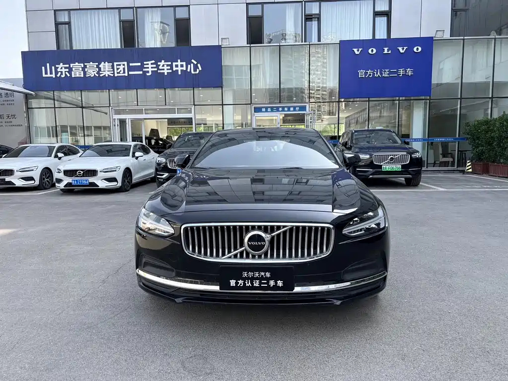 VOLVO S90 2023