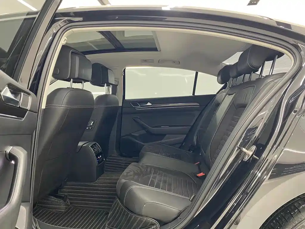 VOLKSWAGEN MAGOTAN 2022