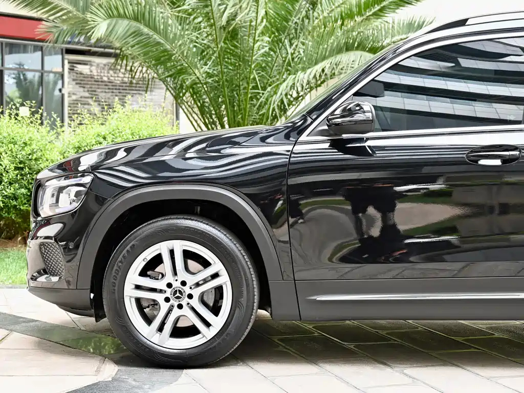 MERCEDES BENZ GLB 2023