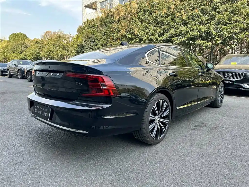 VOLVO S90 2023