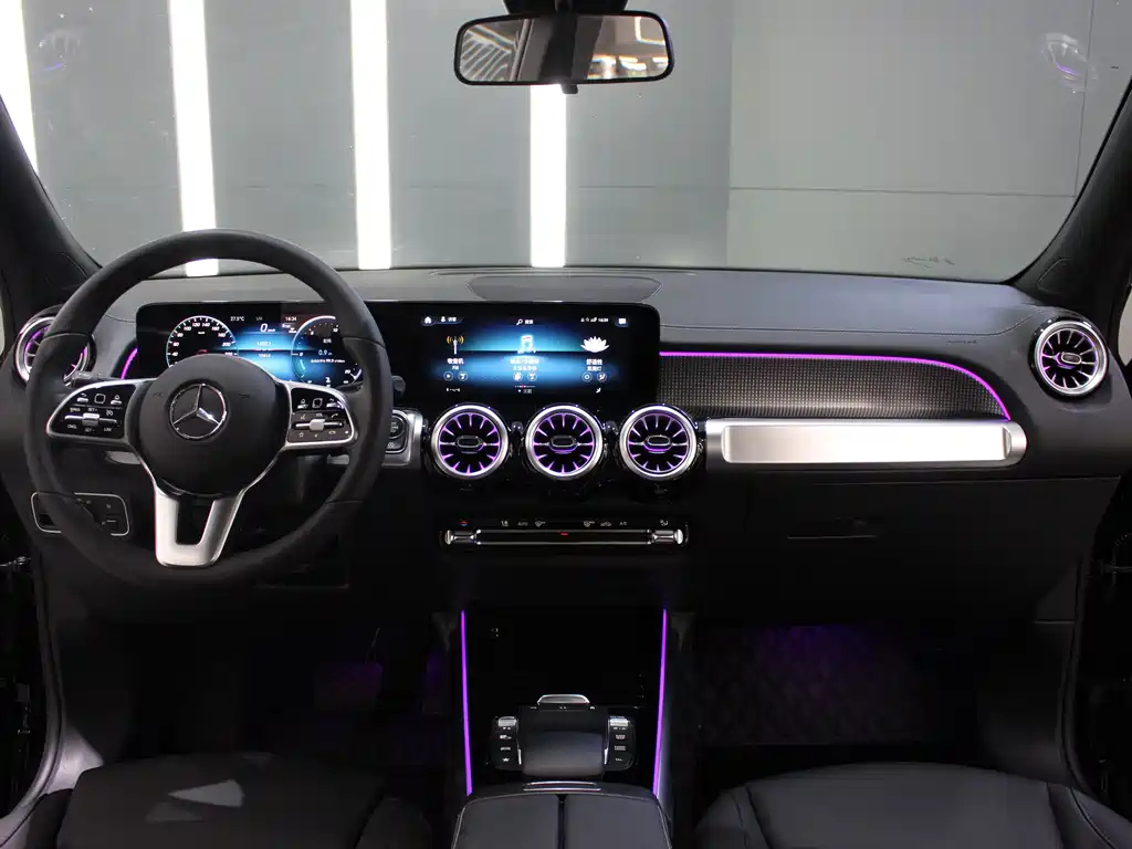 MERCEDES BENZ GLB 2023