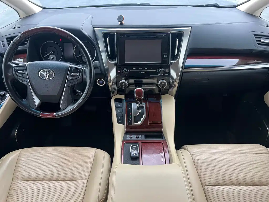 TOYOTA ALPHARD 2017