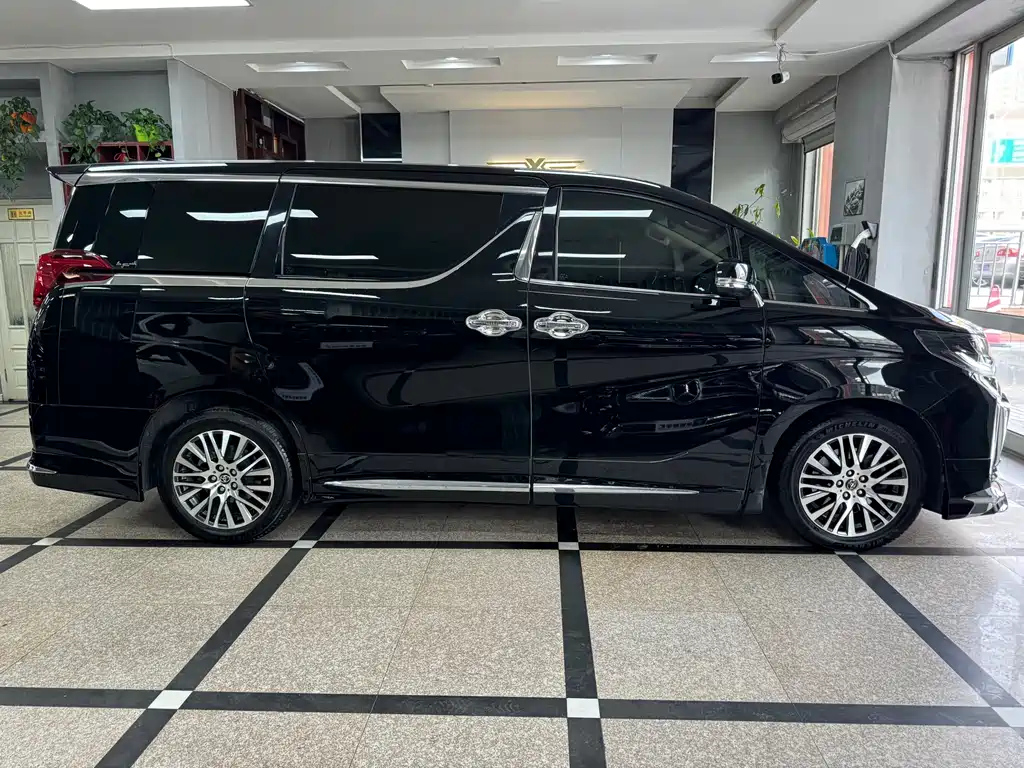TOYOTA ALPHARD 2017