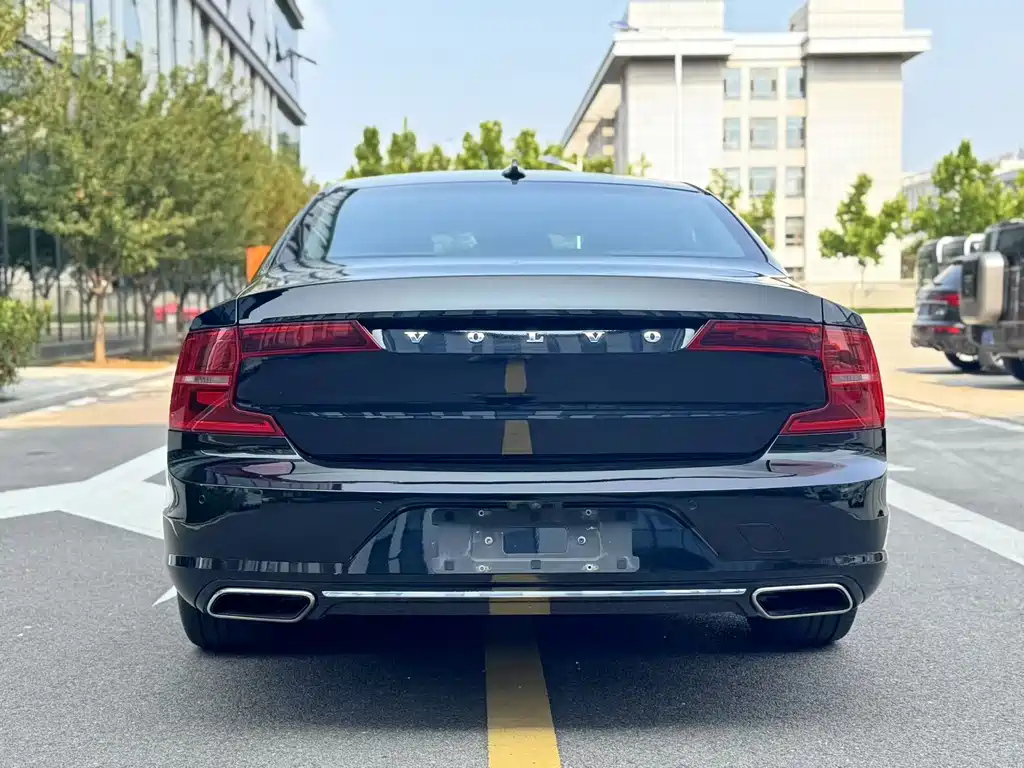 VOLVO S90 2019