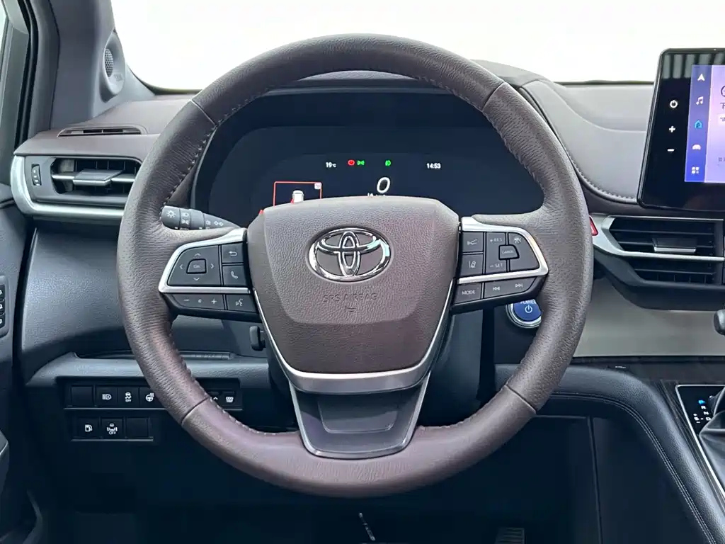 TOYOTA GRANVIA 2024