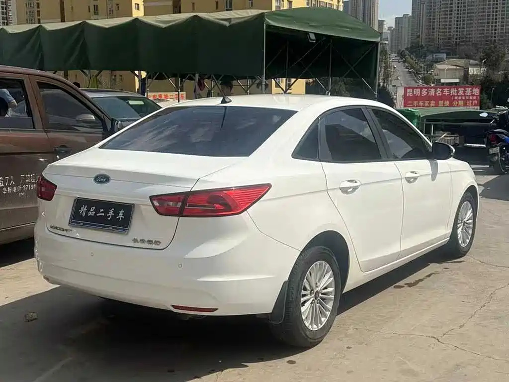 FORD ESCORT 2017