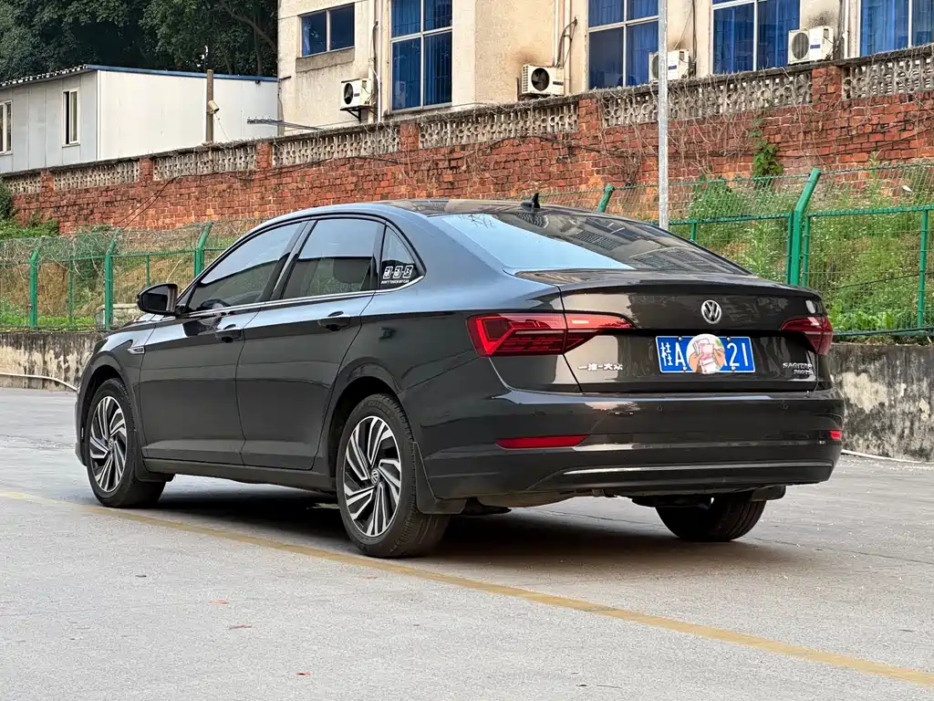 VOLKSWAGEN SAGITAR 2022