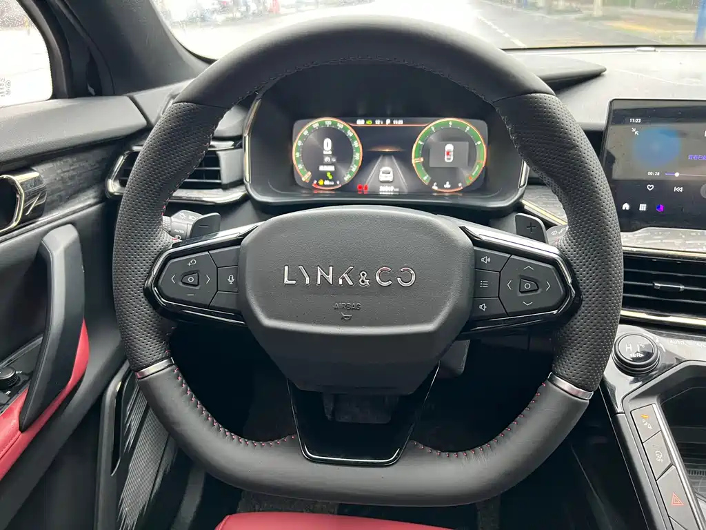 LYNK&CO 06 2021