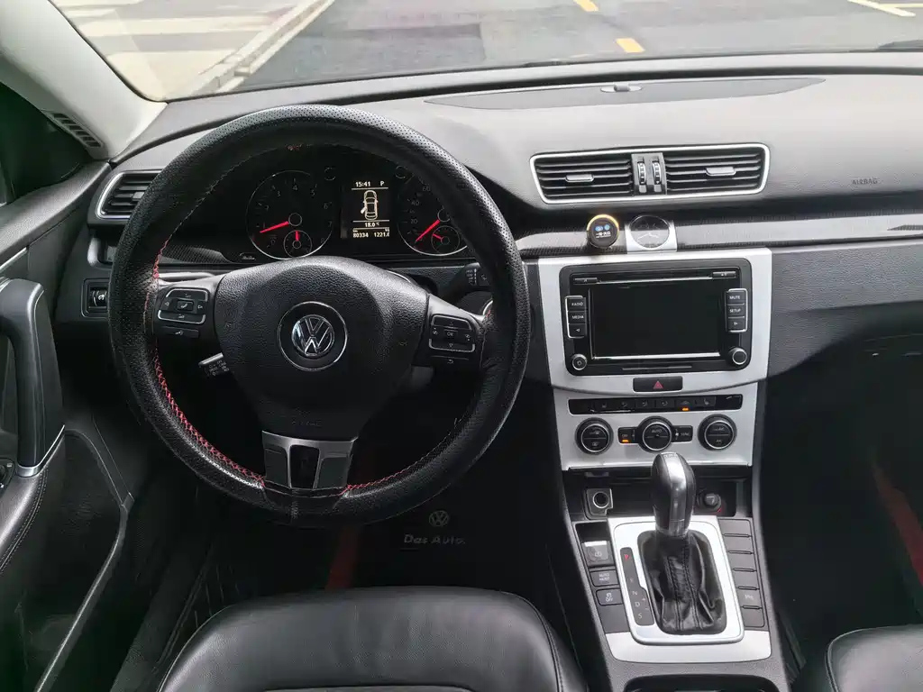 VOLKSWAGEN MAGOTAN 2014
