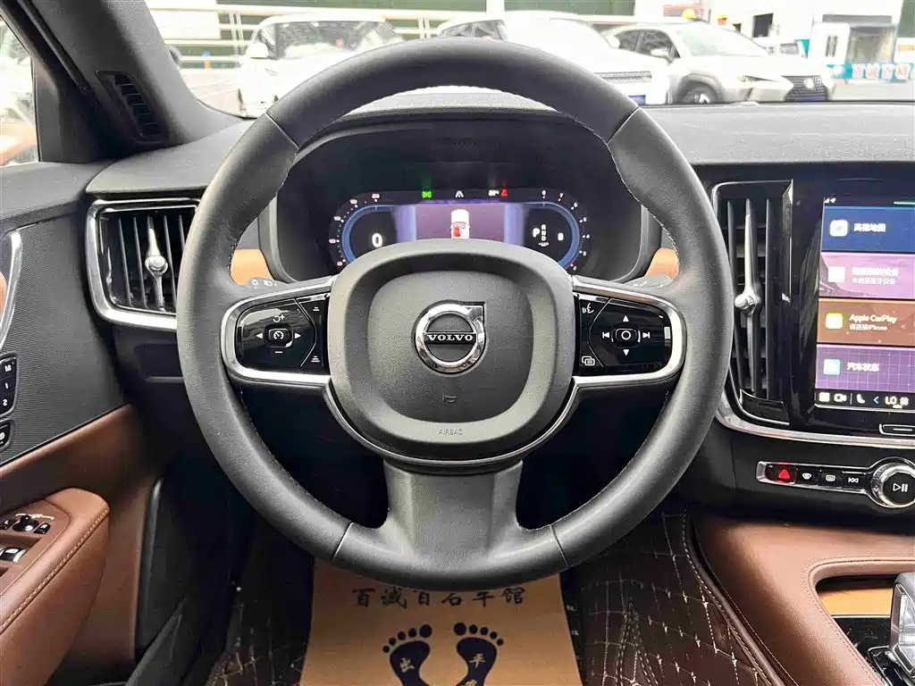 VOLVO S90 2023