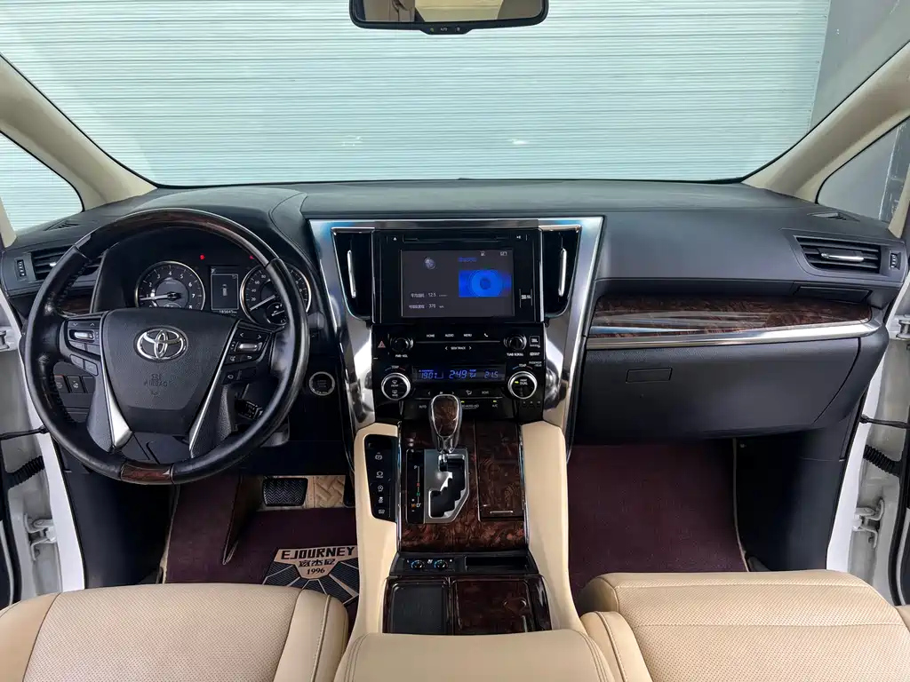 TOYOTA ALPHARD 2018
