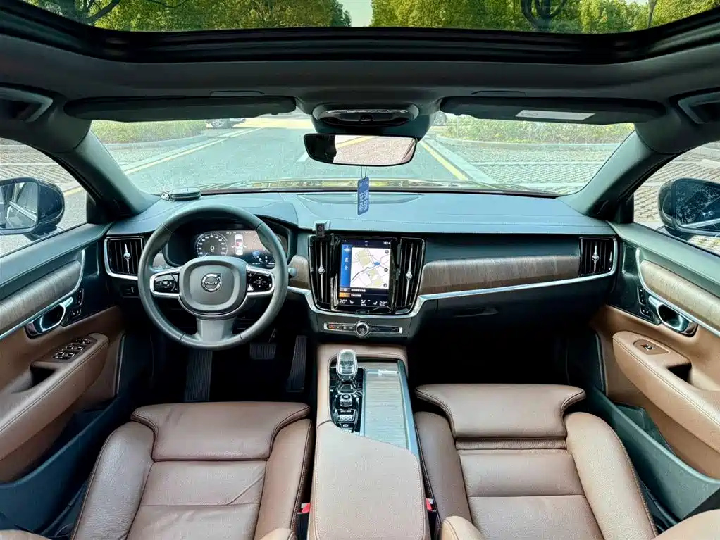 VOLVO S90 2021