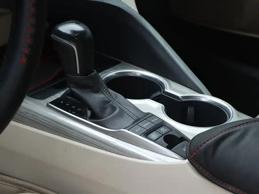 TOYOTA CAMRY 2018