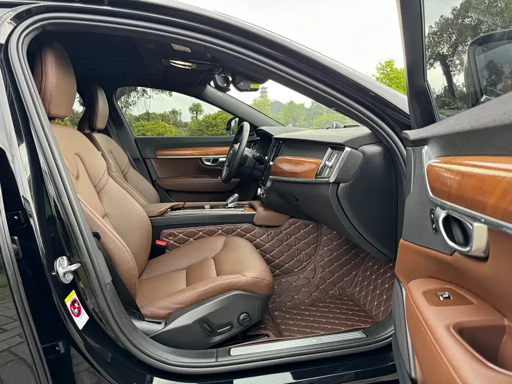 VOLVO S90 2023