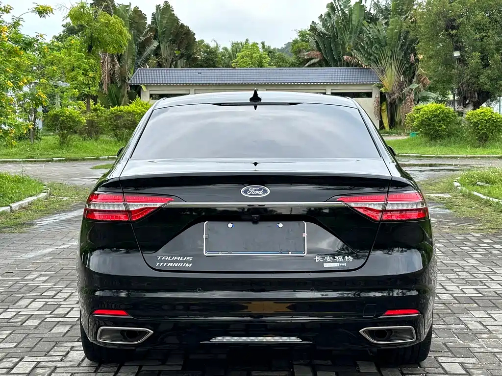FORD TAURUS 2021