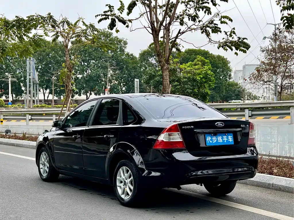 FORD FOCUS 2011