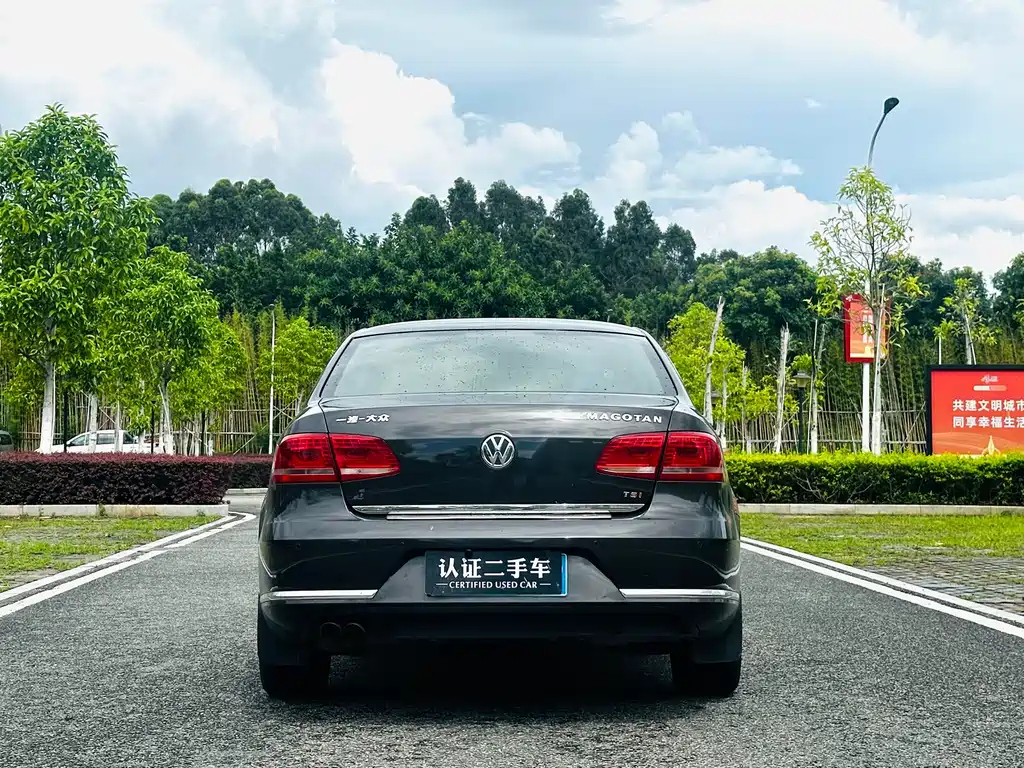 VOLKSWAGEN MAGOTAN 2012