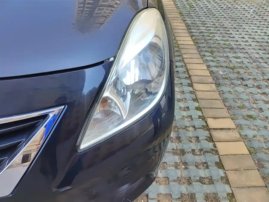 NISSAN SUNNY 2013