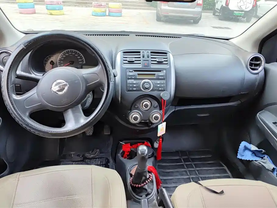 NISSAN SUNNY 2013
