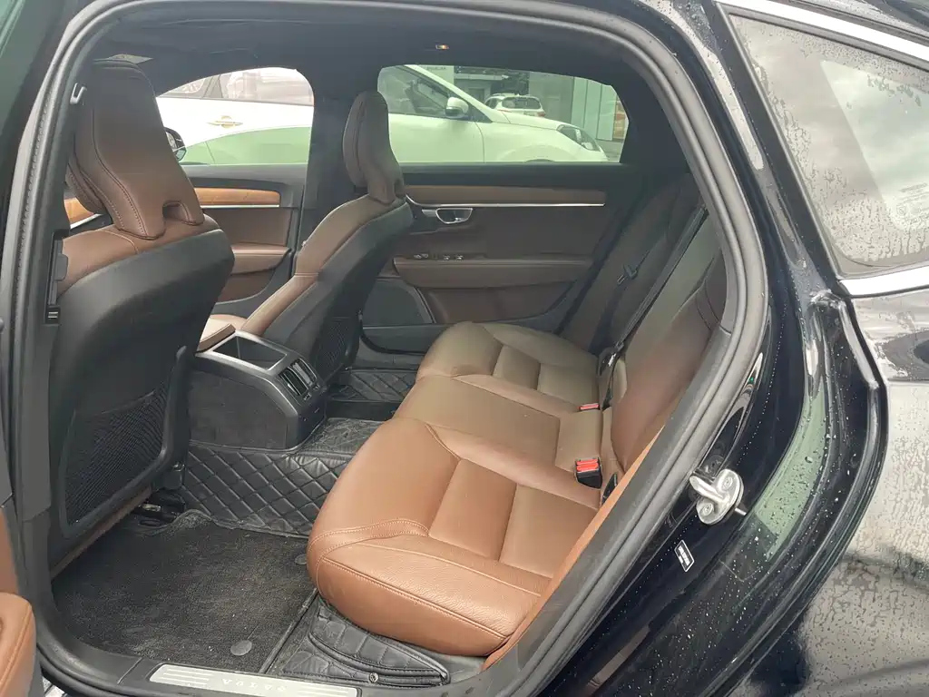 VOLVO S90 2023