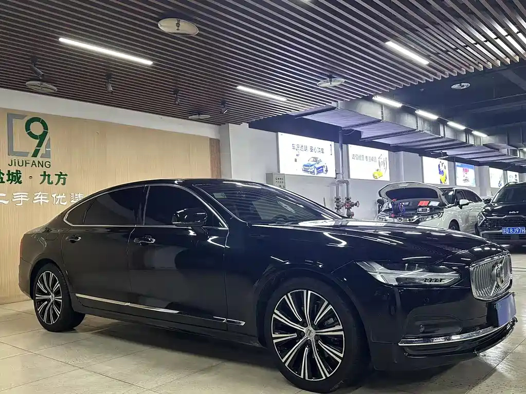 VOLVO S90 2024