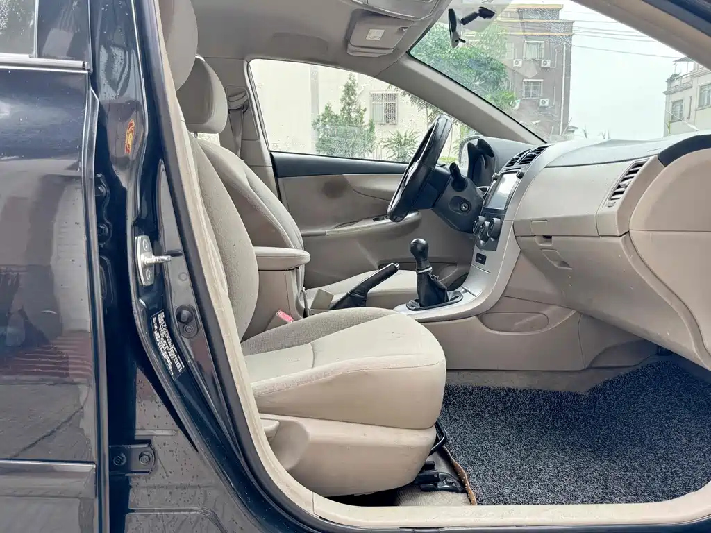 TOYOTA COROLLA 2013