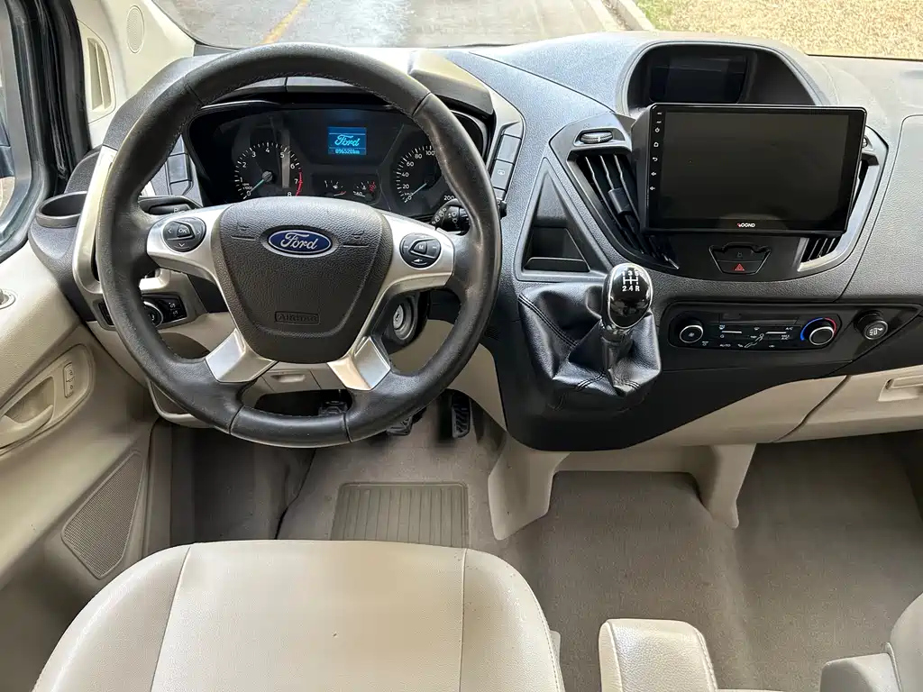 FORD TOUREO 2017