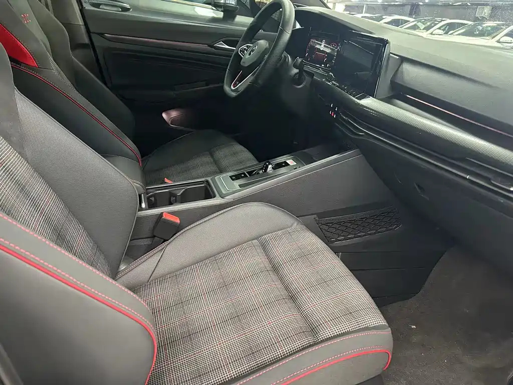 VOLKSWAGEN GOLF 2022
